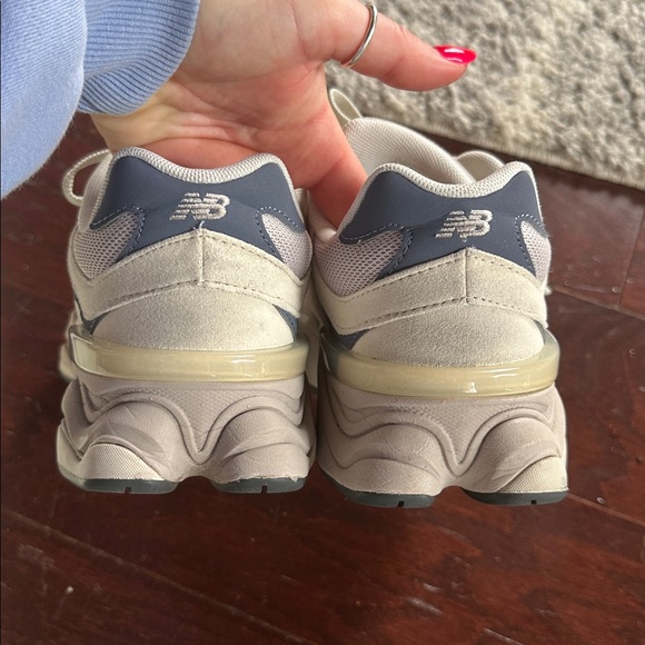 New balance 9060 boys 7 - Picture 2 of 15
